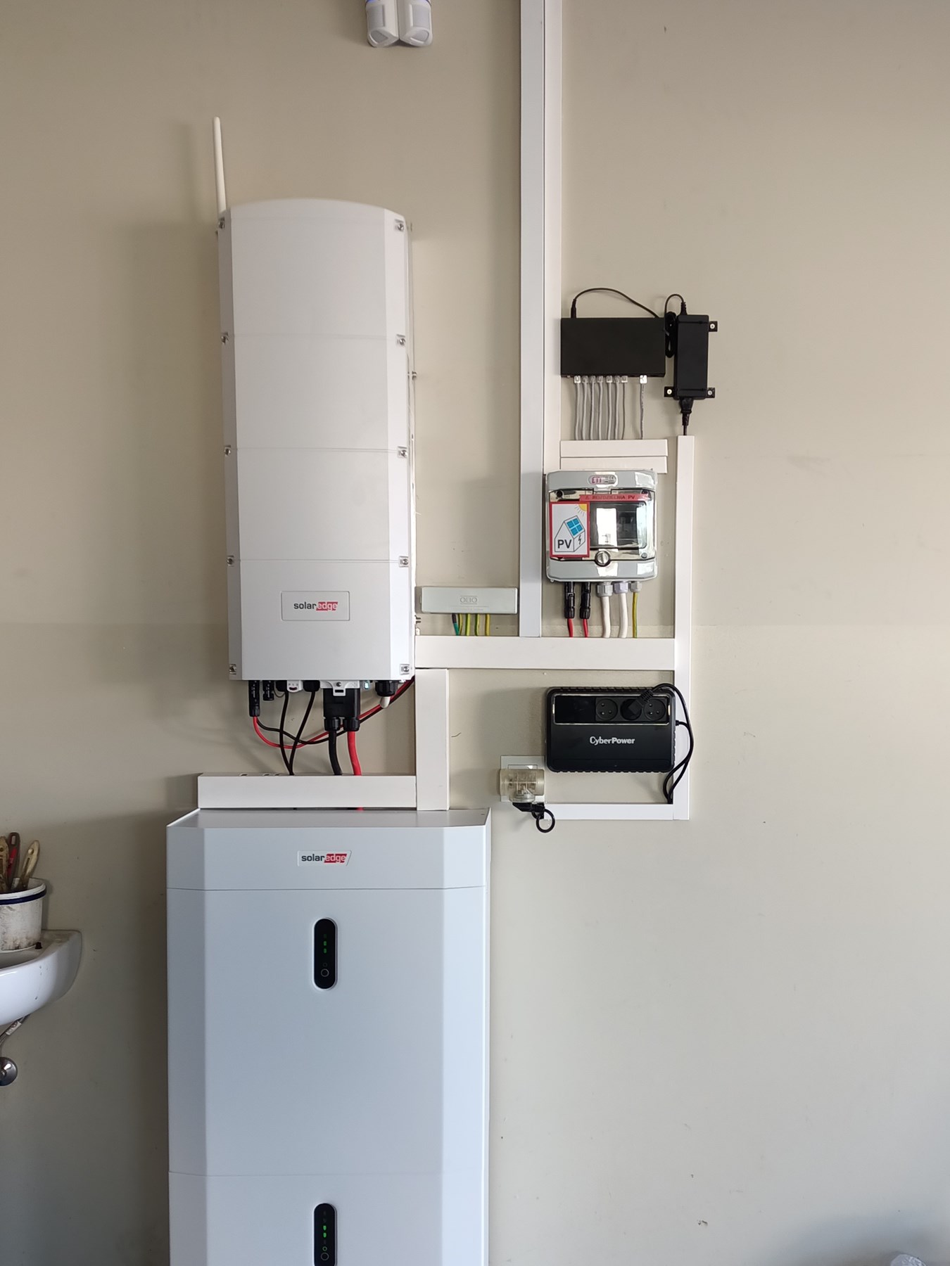 Falownik i magazyny energii SolarEdge w instalacji wykonanej przez aiseo